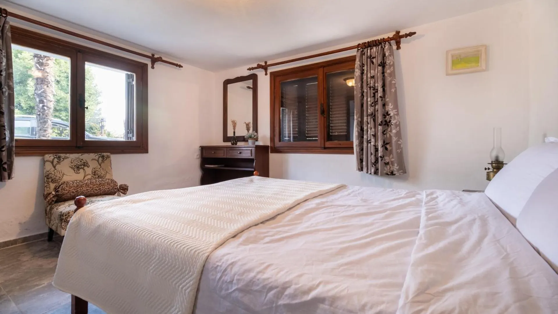 Nea Kallikrateia Villa Philippopolis - Elegant & Spacious Retreat  Nea Kallikrateia