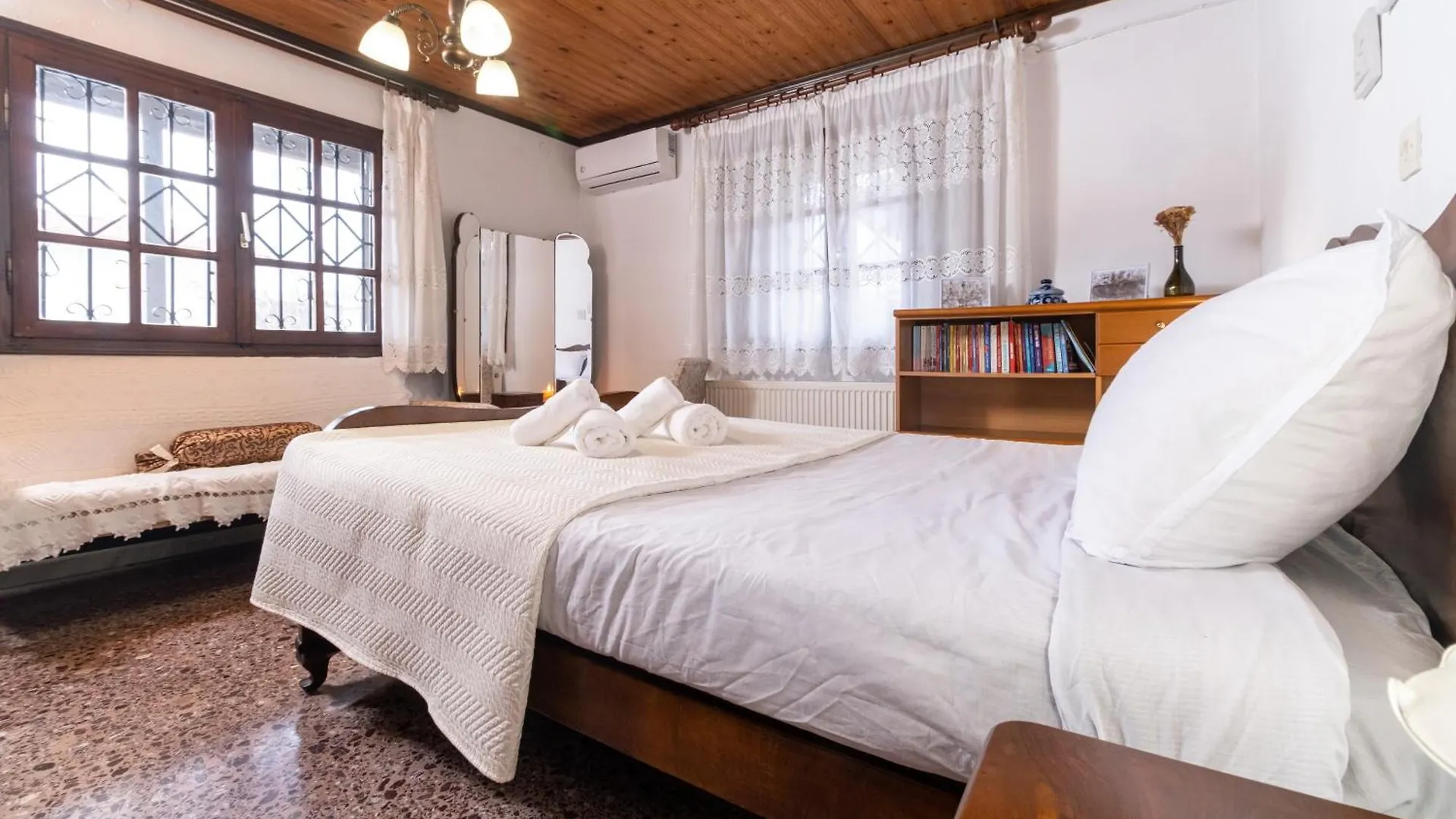 Nea Kallikrateia Villa Philippopolis - Elegant & Spacious Retreat